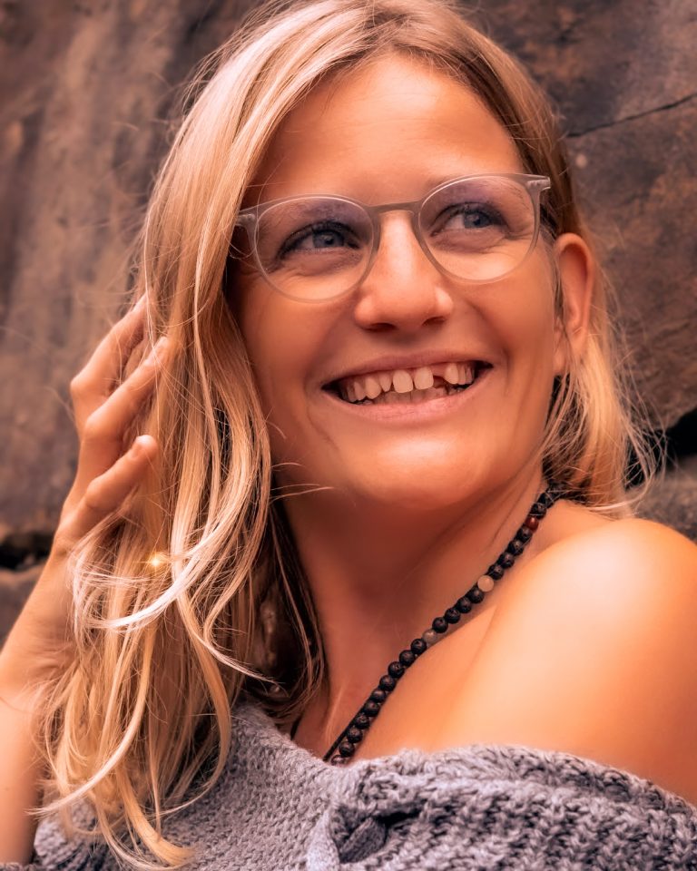 Isabelle Liekam Mentorin & Coachin. Meine Vision ist im Bereich Life Trust, Embodiment und Yoga Meine Vision ist deine Leichtigkeit, Transformation und Selbstliebe.